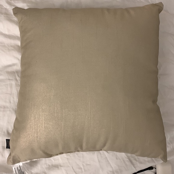 2 pack HC Textured Metallic 18" Square Decorative Pillow Rose Gold - Picture 7 of 9